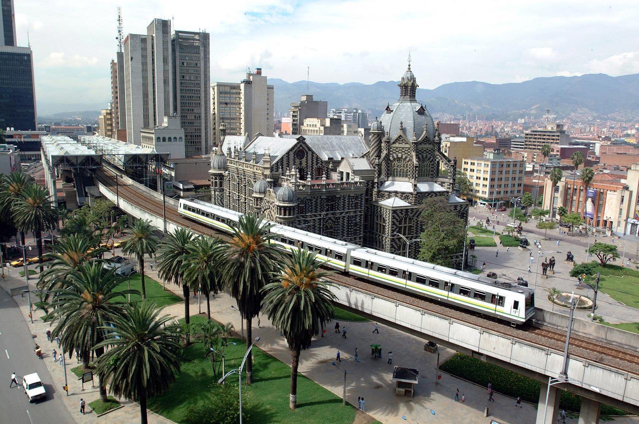San Peter Suites Medellin Exterior photo